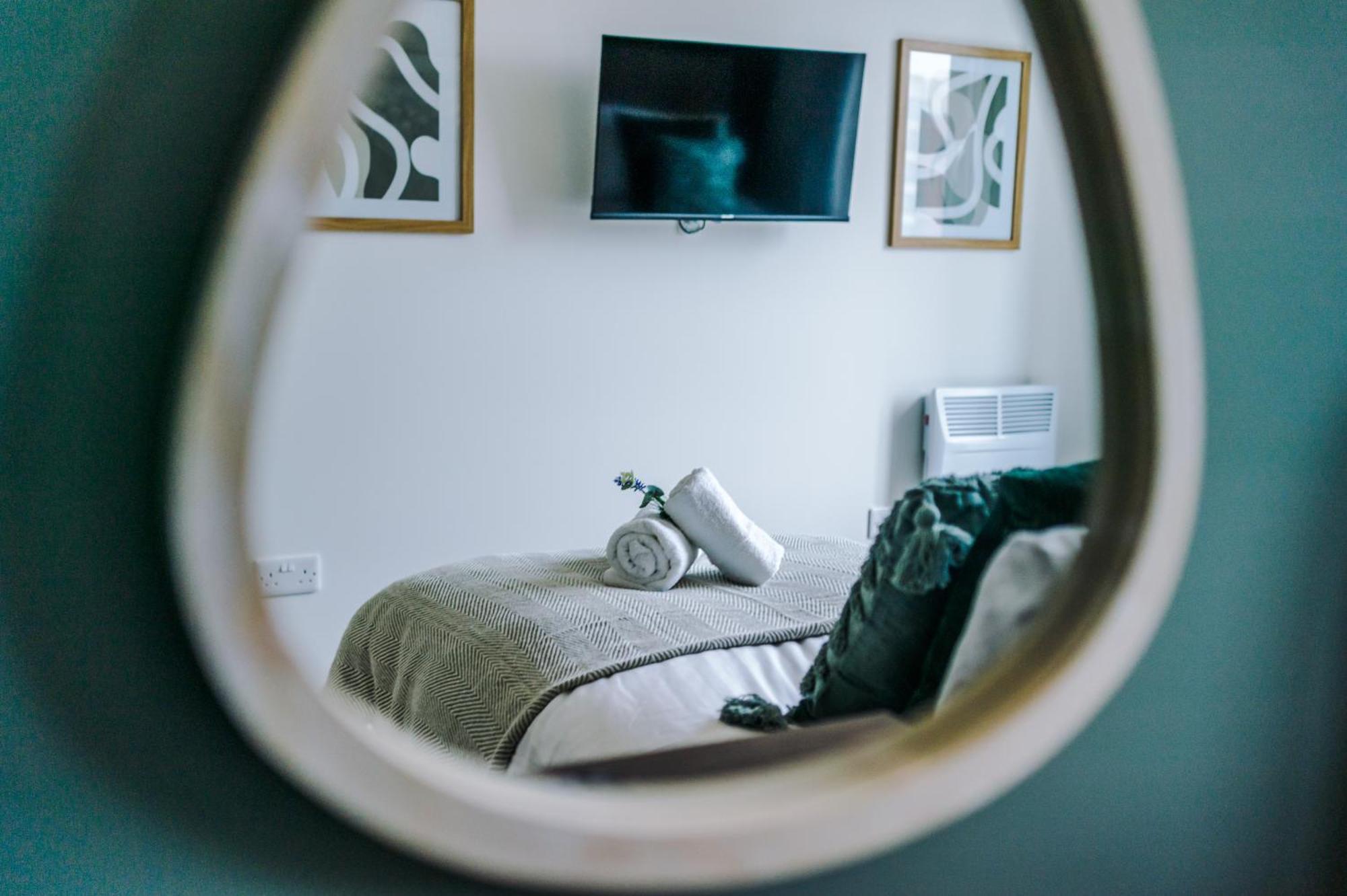 Apartment New! Pristine 2-bed Flat On By 53 Degrees Property, Amazing Location, Sleeps 6! Liverpool