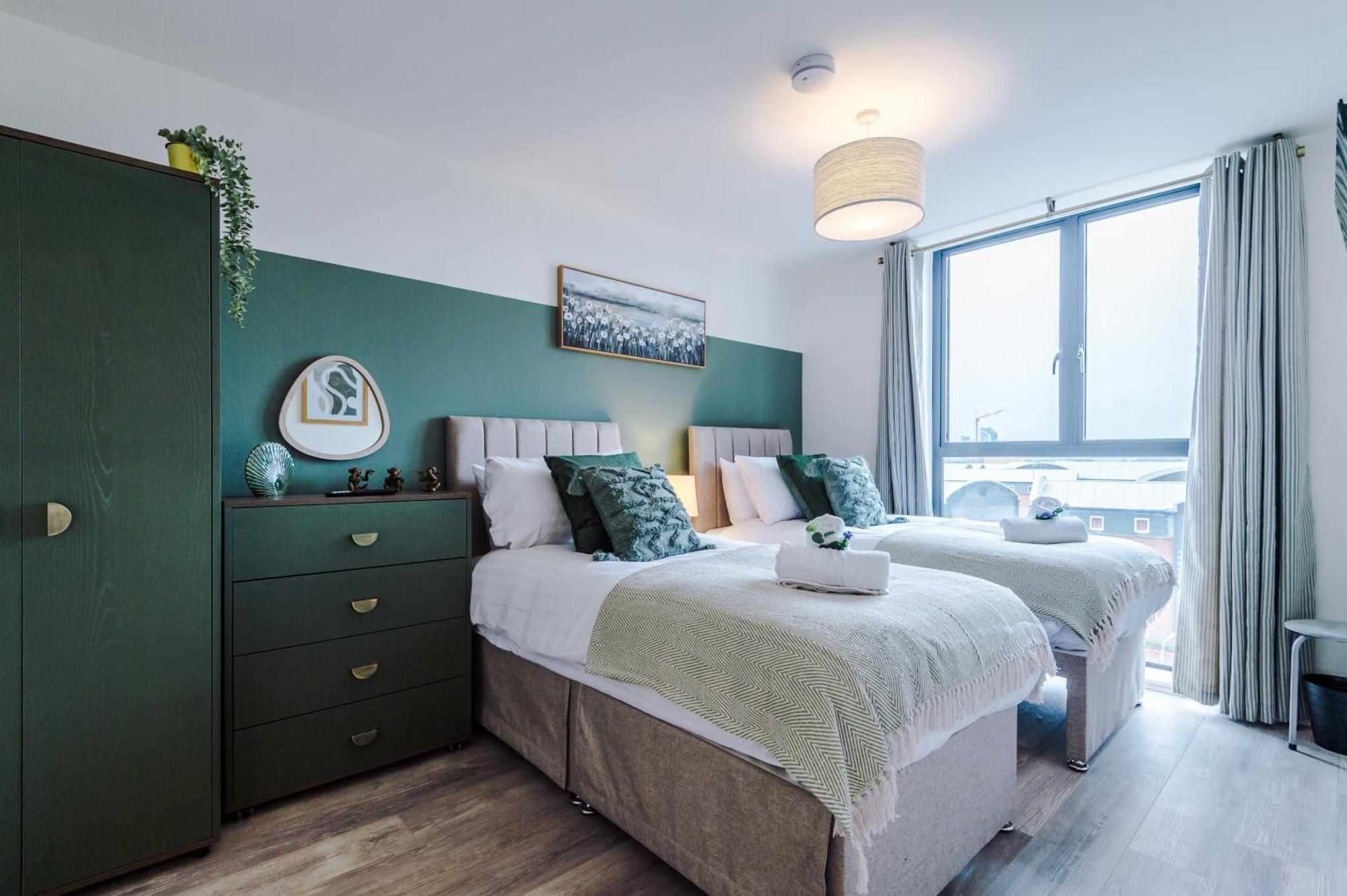 New! Pristine 2-bed Flat On By 53 Degrees Property, Amazing Location, Sleeps 6! Apartamento Liverpool