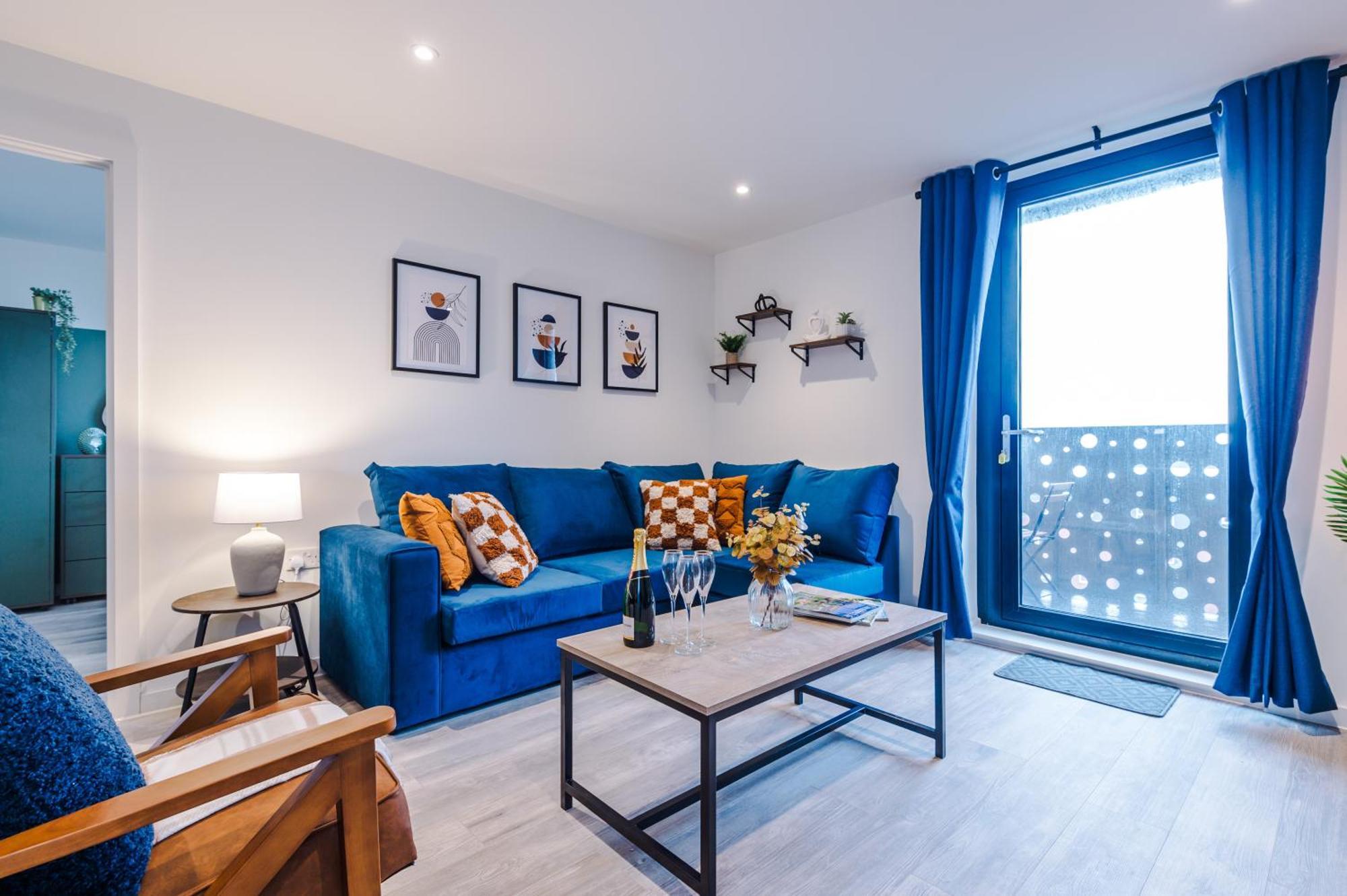 Apartment New! Pristine 2-bed Flat On By 53 Degrees Property, Amazing Location, Sleeps 6!