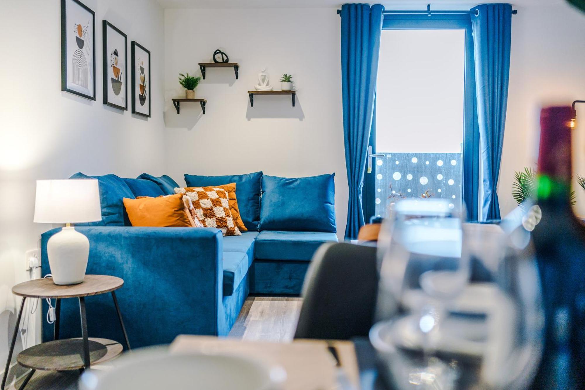 New! Pristine 2-bed Flat On By 53 Degrees Property, Amazing Location, Sleeps 6! Apartment Liverpool