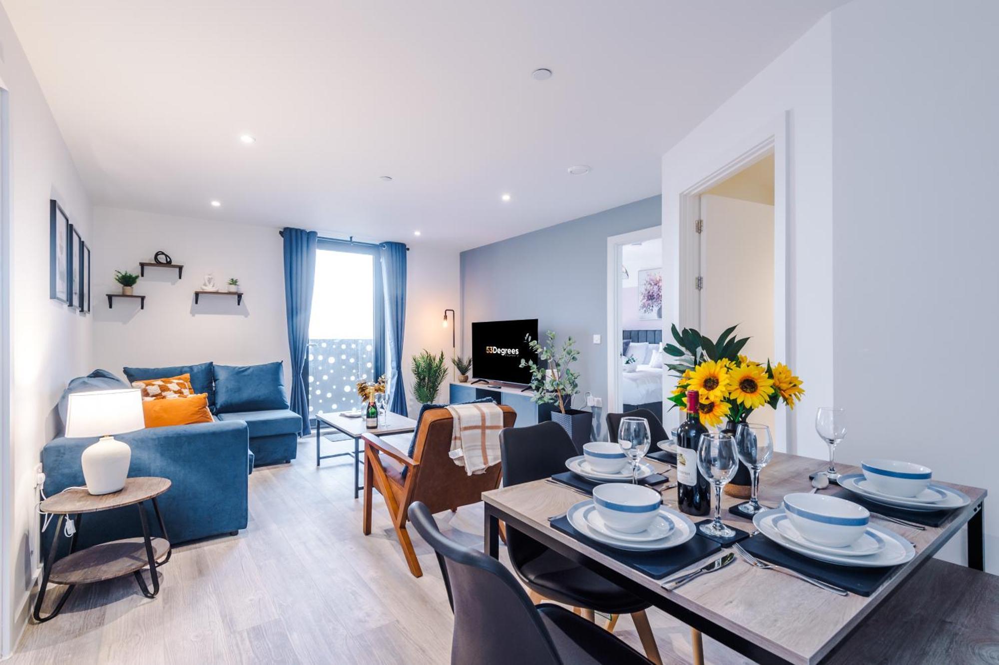 Apartment New! Pristine 2-bed Flat On By 53 Degrees Property, Amazing Location, Sleeps 6! *