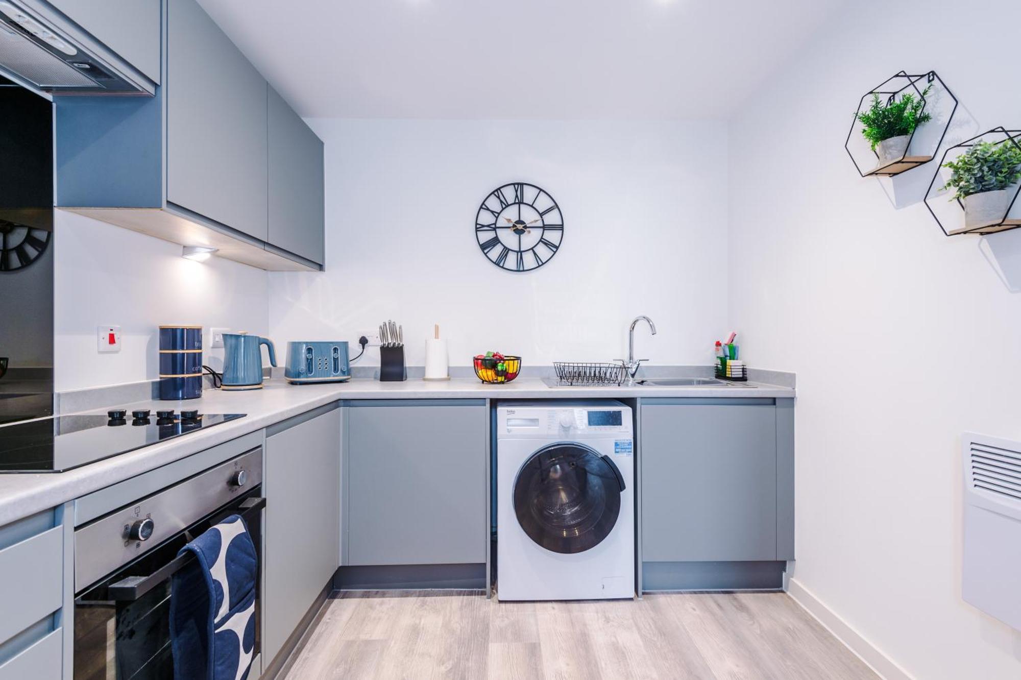 New! Pristine 2-bed Flat On By 53 Degrees Property, Amazing Location, Sleeps 6! * Liverpool