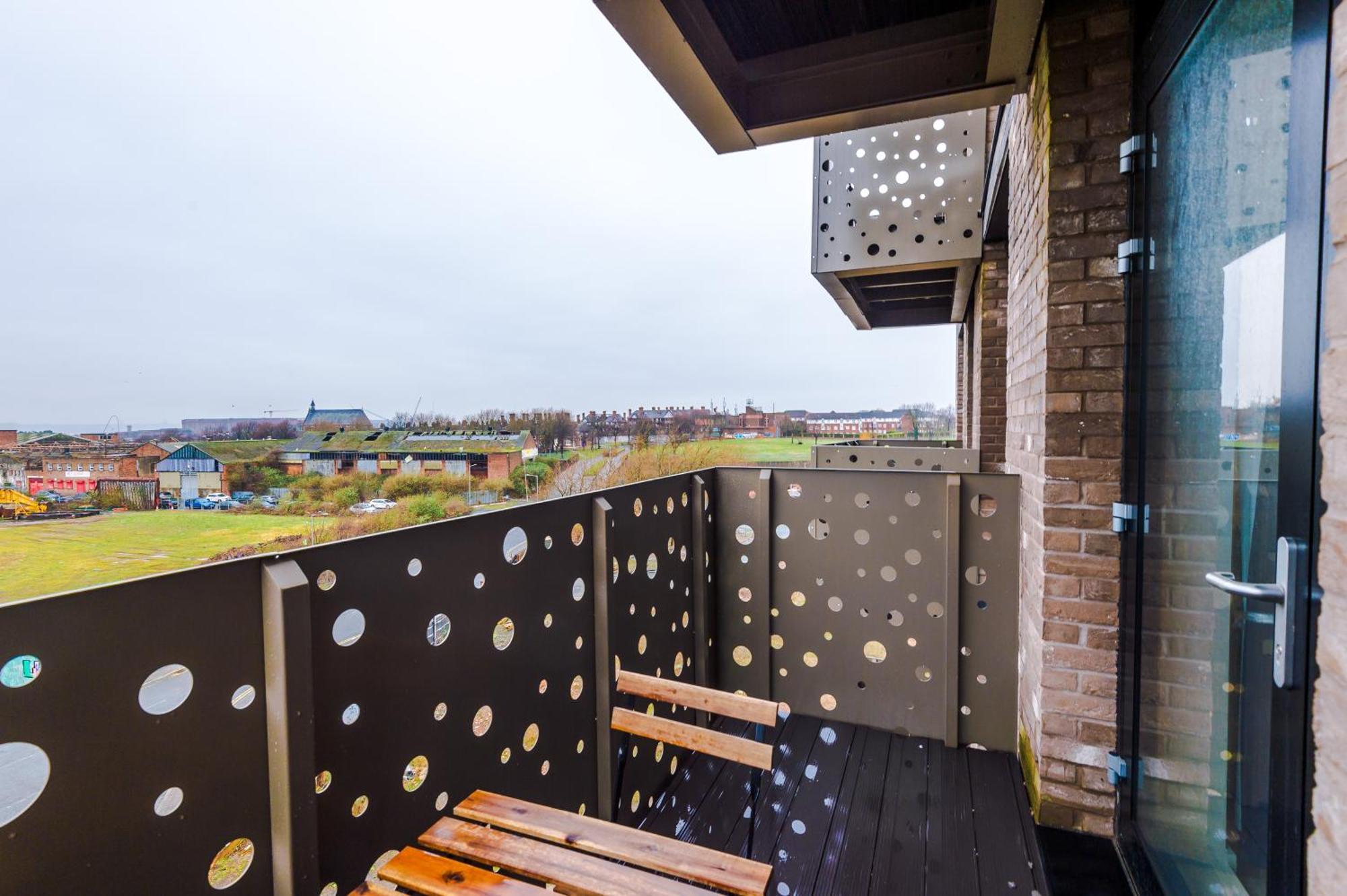 Apartment New! Pristine 2-bed Flat On By 53 Degrees Property, Amazing Location, Sleeps 6!