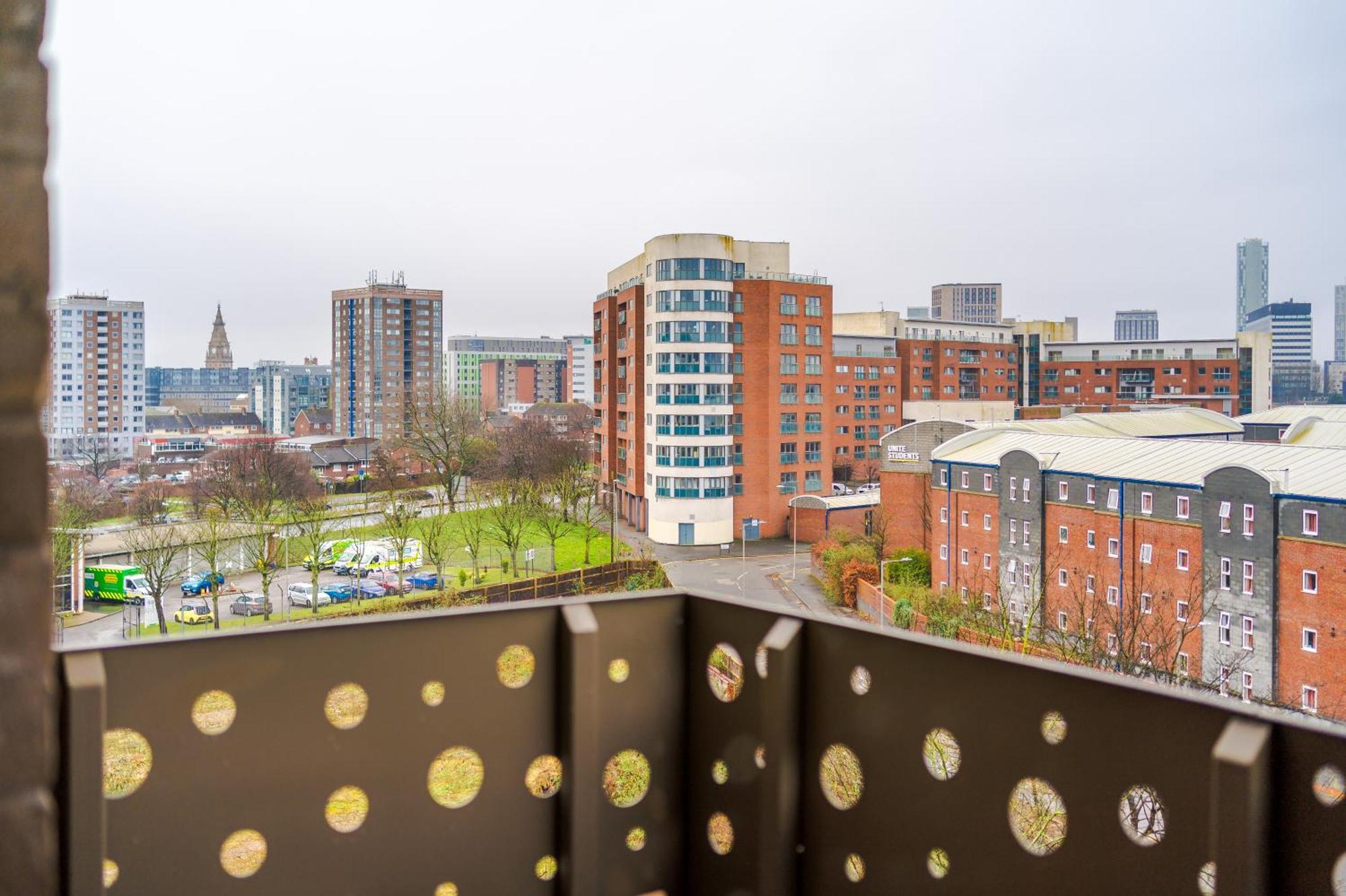 Apartment New! Pristine 2-bed Flat On By 53 Degrees Property, Amazing Location, Sleeps 6!